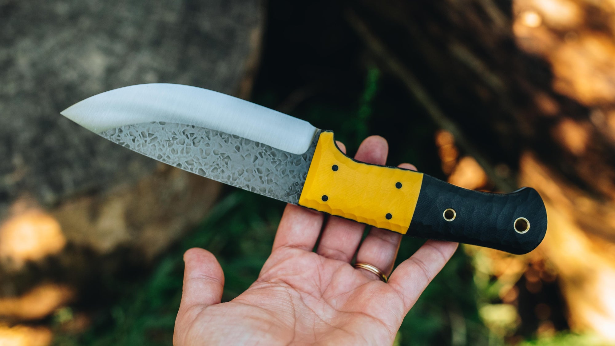 Brute - in textured black/yellow G10 - (Procut)