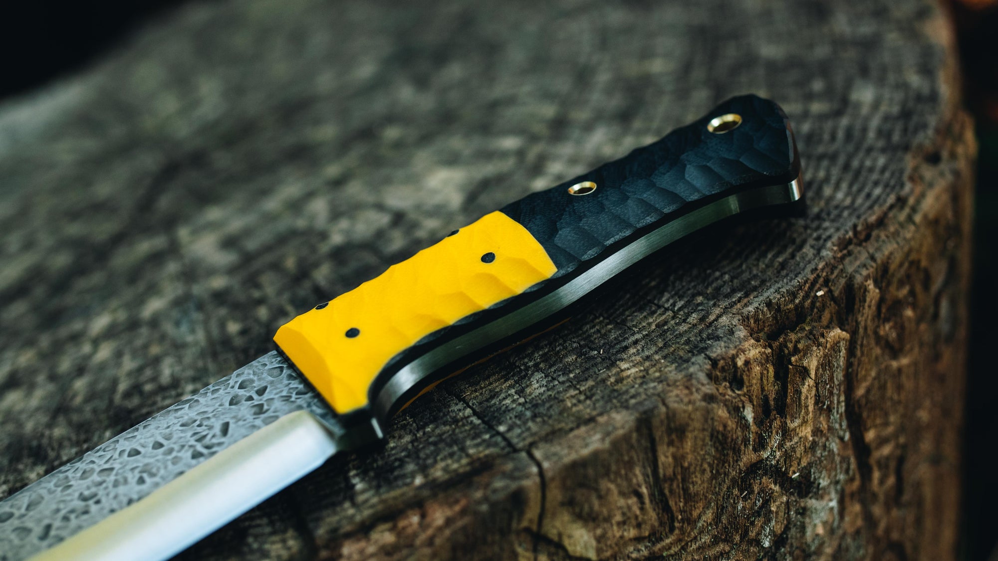 Brute - in textured black/yellow G10 - (Procut)