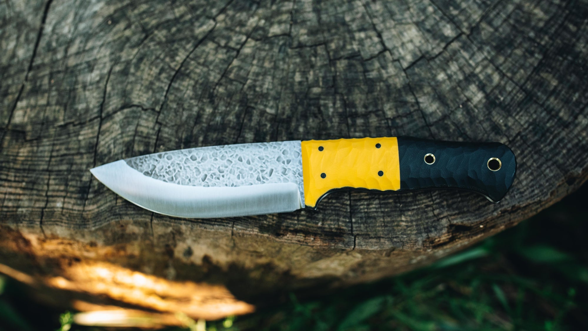 Brute - in textured black/yellow G10 - (Procut)