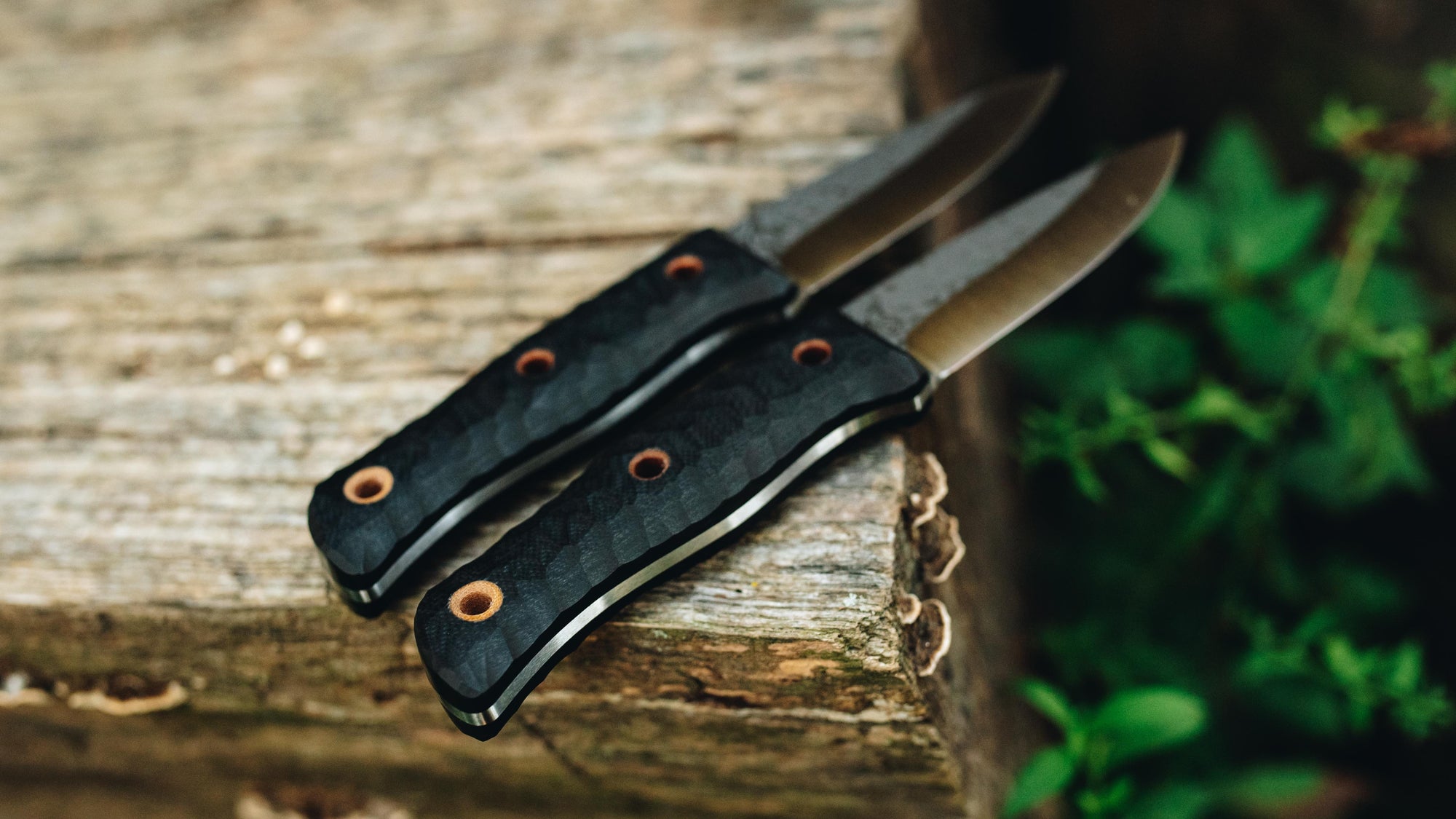 Traveler - in textured black G-10 - (Procut)