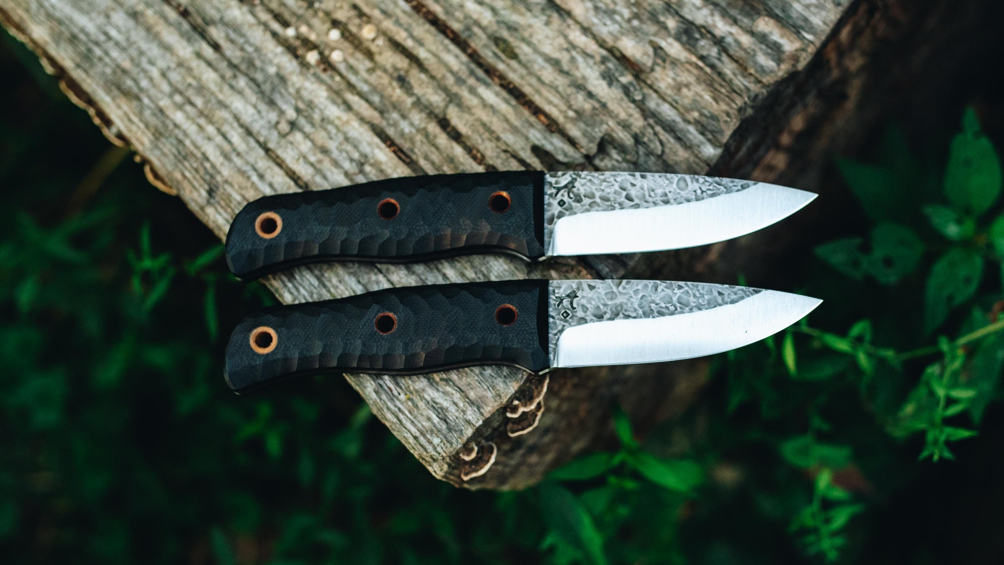 Traveler - in textured black G-10 - (Procut)
