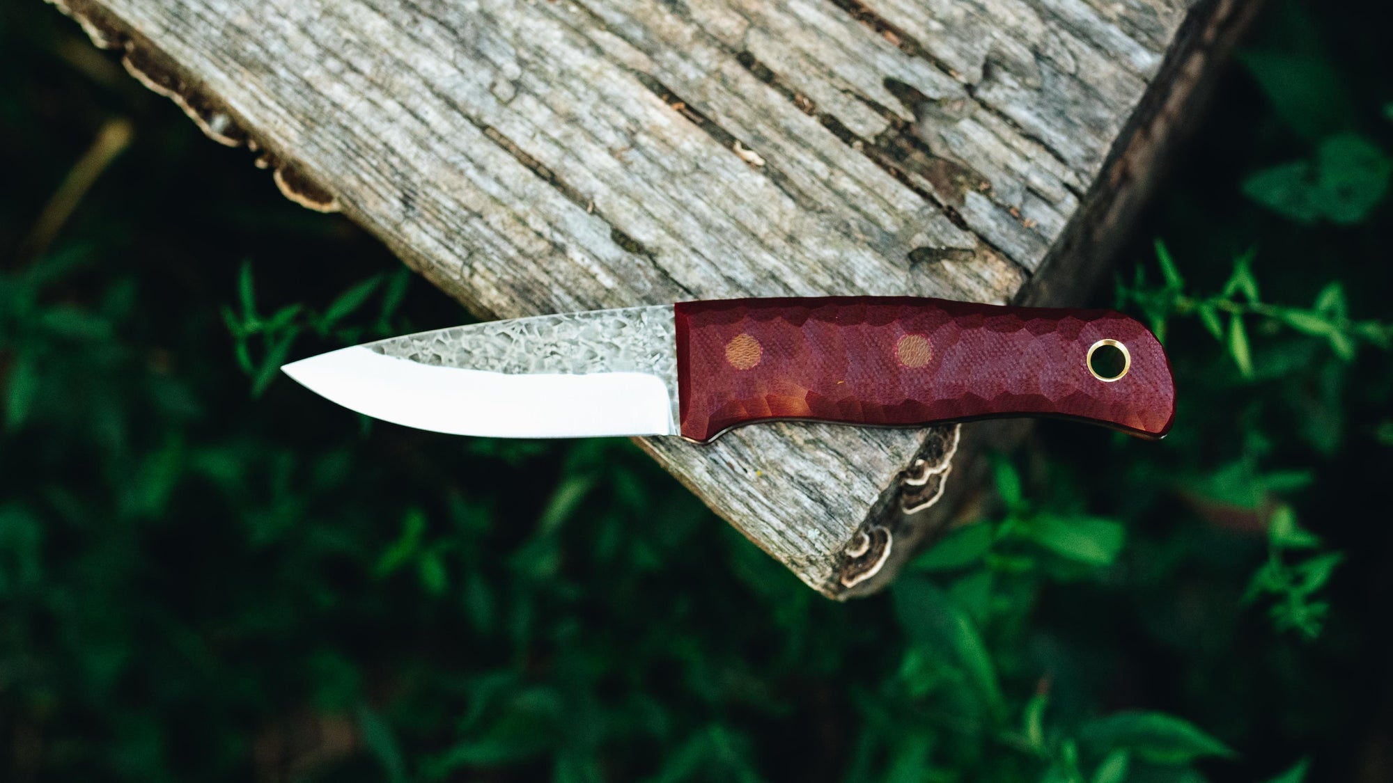 Traveler - in textured ruby red G-10 - (Procut)