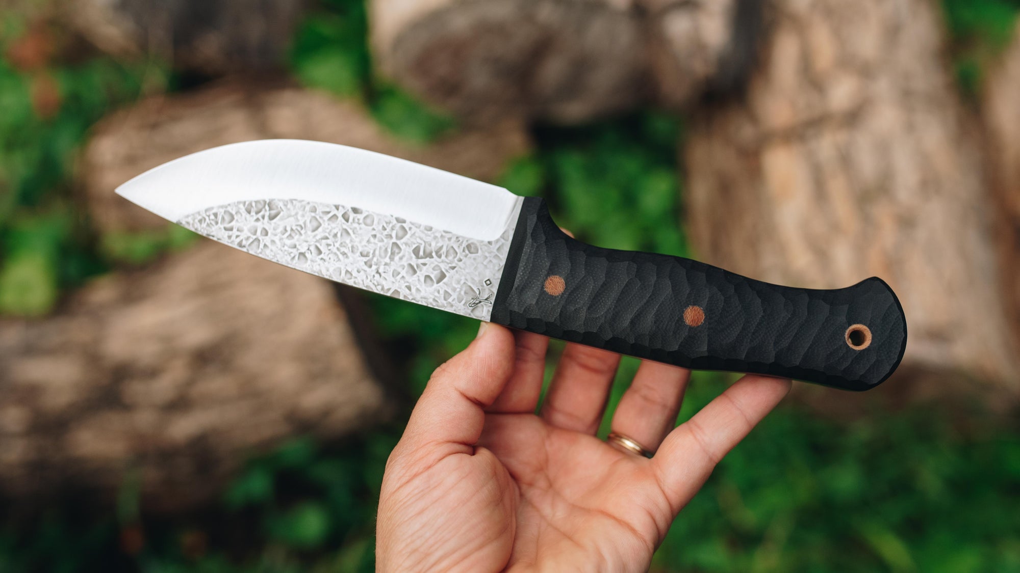 Brute - in textured black G10 - (Procut)