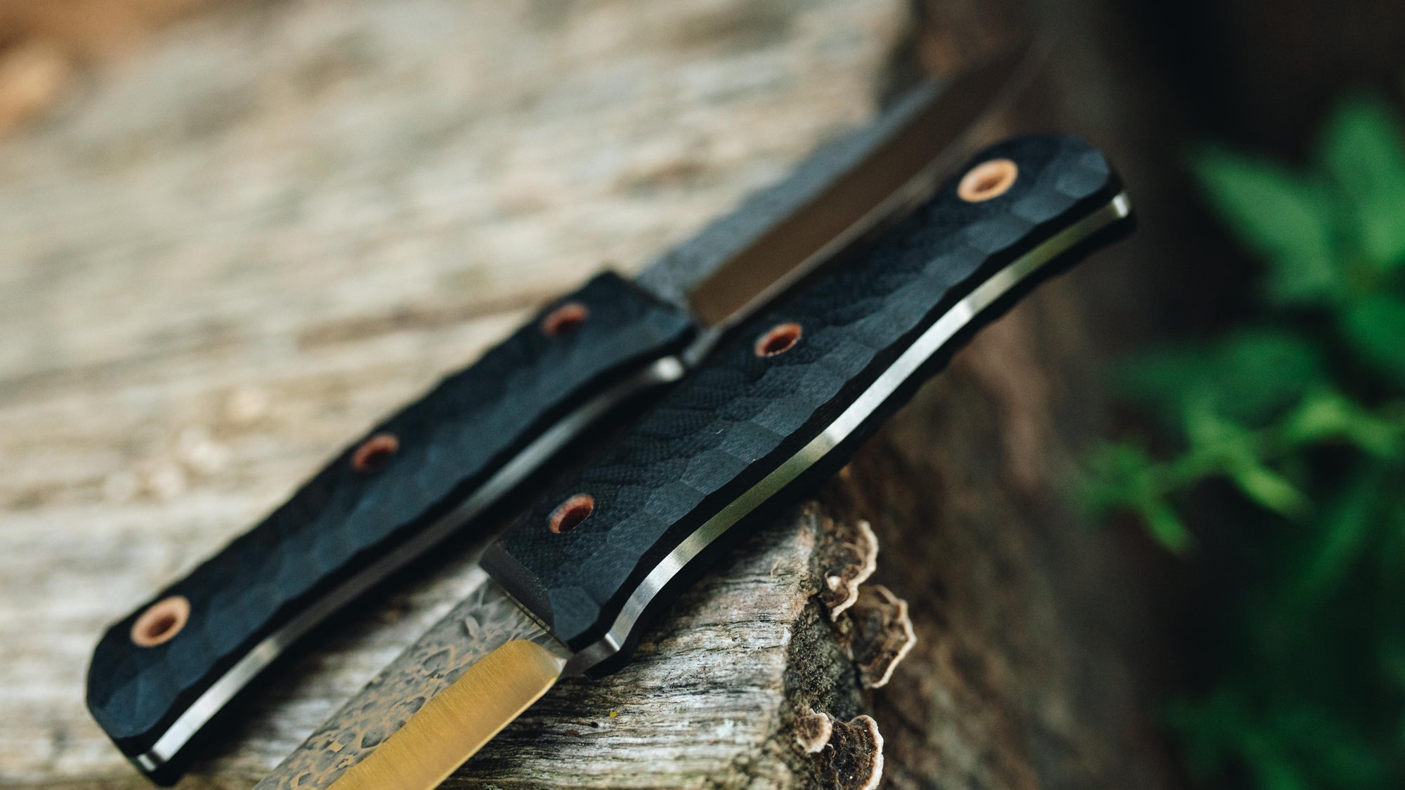 Traveler - in textured black G-10 - (Procut)