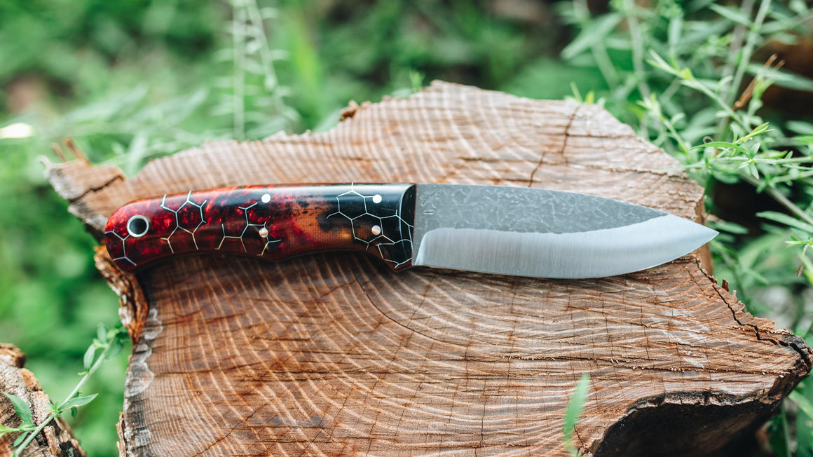 Mutt - in black and red honey comb - (AEB-L)