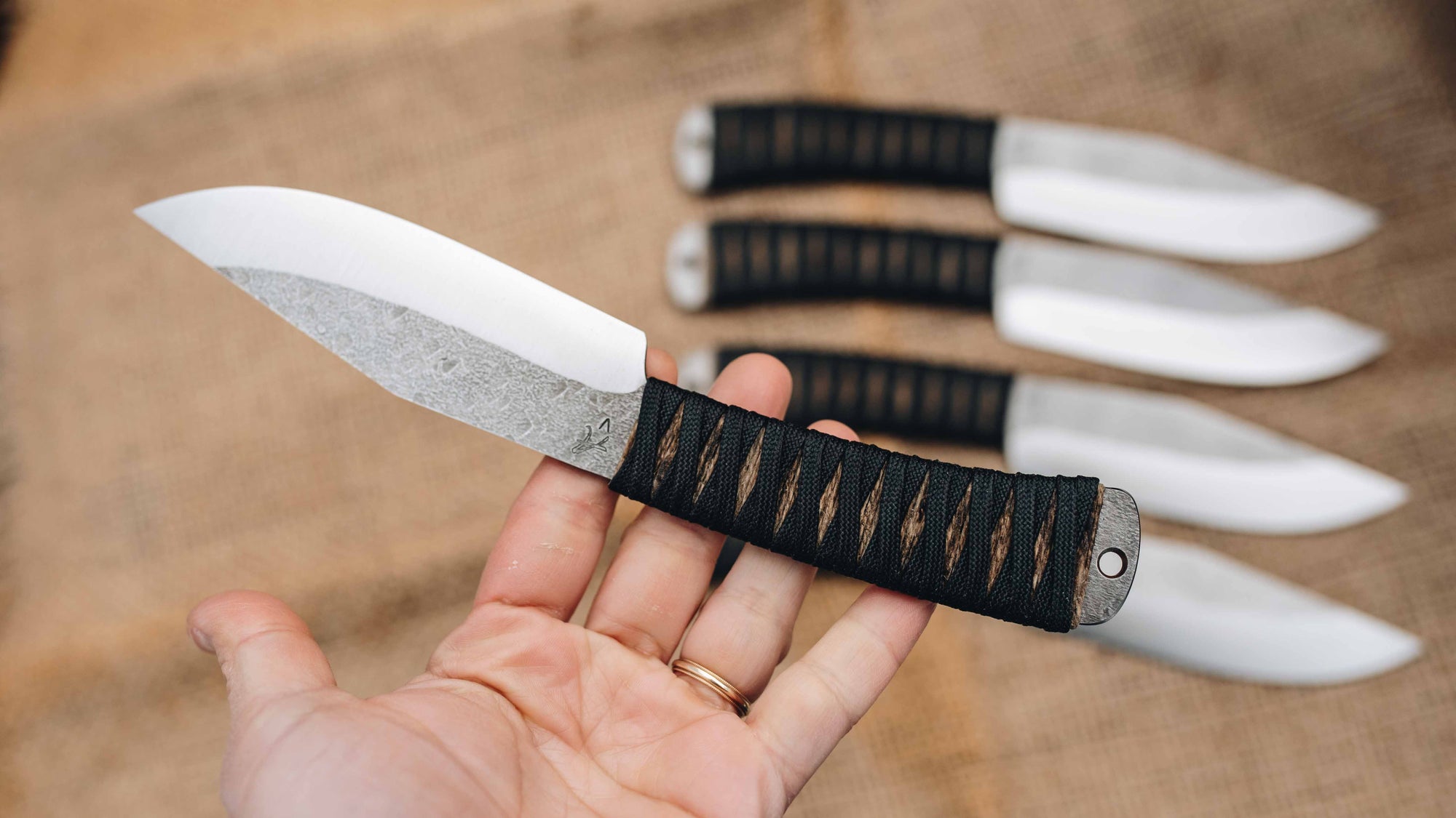 Wrapped Bowie - in black and natural - (CPM 3V)