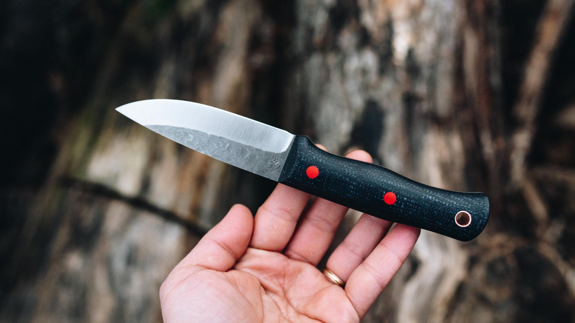 Mini Walkabout - in black jute - (Magnacut)