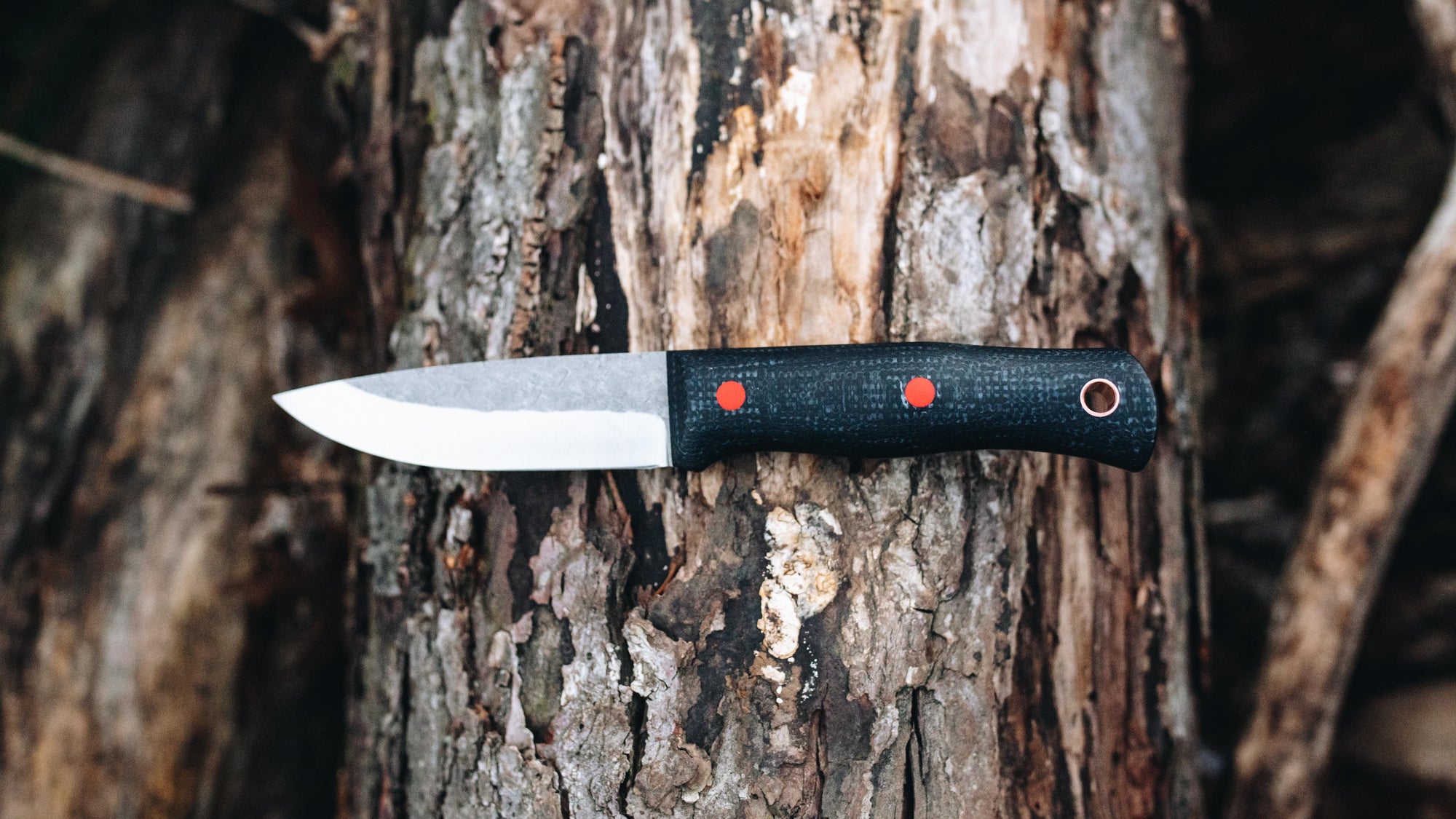 Mini Walkabout - in black jute - (Magnacut)