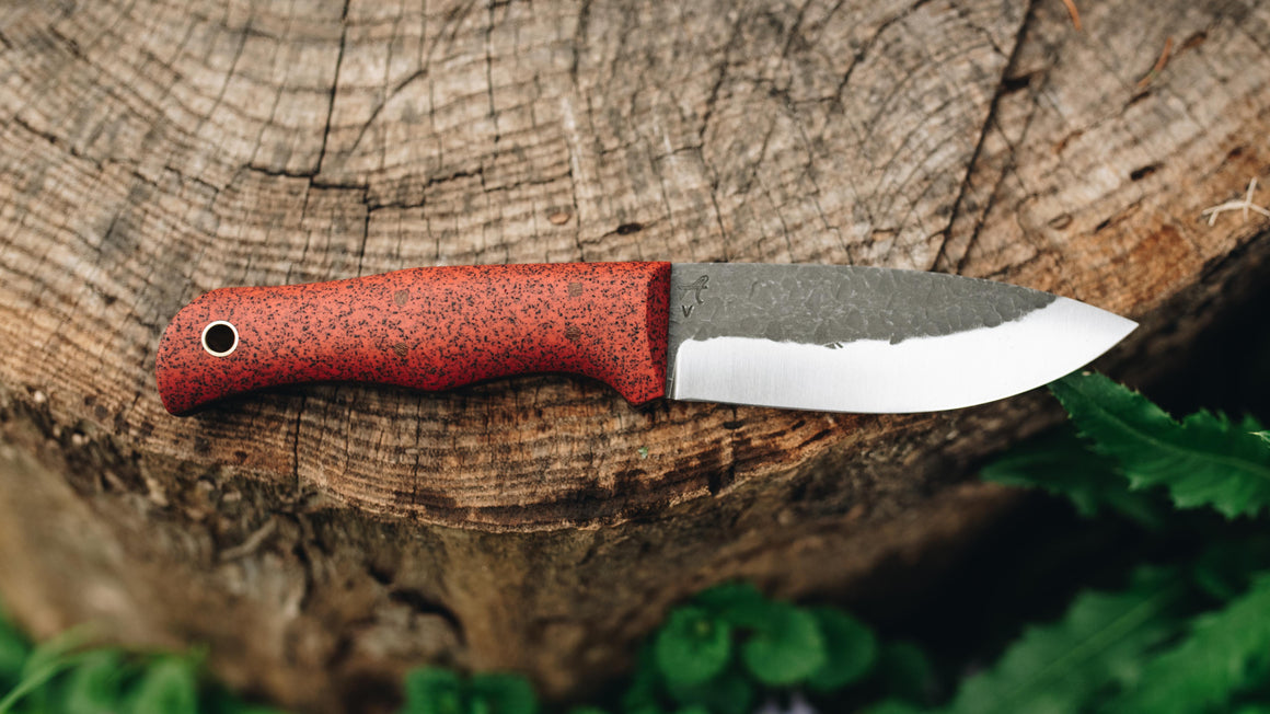 Mutt - in red grip-tec - (CPM 3V)